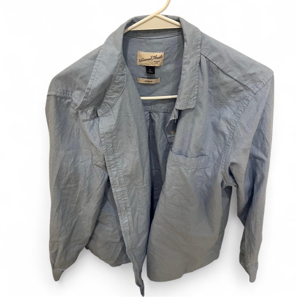 Universal Thread Women's Light Blue Button Down Shirt
